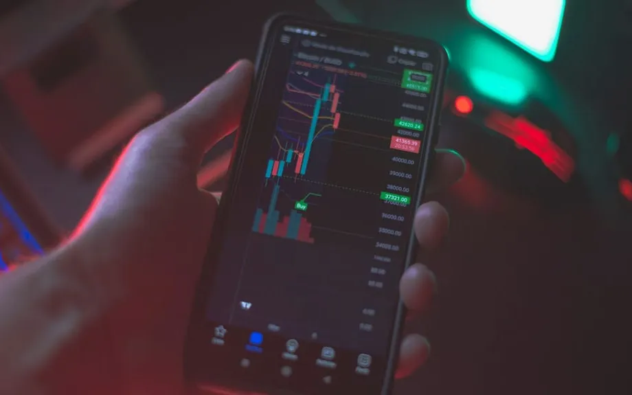 Neobroker oder Hausbank: Wo das Depot besser aufgehoben ist