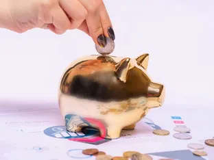 Tagesgeld oder Festgeld: Wo sich Sparen mehr lohnt